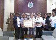 Dinas Koperasi & UKM Prov Sumut Terima Sertifikat Narasumber DPW IWOI Sumut