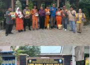 Jumat Berkah, Kapolsek Siak Hulu Kolaborasi Dengan Redaksi MO Harimaupagi.com Berbagi Sembako