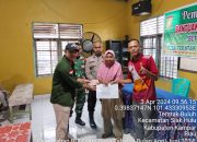 Aparat Pemerintahan Desa Teratak Buluh Kecamatan Siak Hulu Salurkan BLT Dana Desa Tahap-II Kepada Warga Kurang Mampu