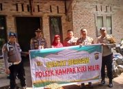 Jumat Berkah, Iptu Irwan Fikri Bersama Personil Polsek Kampar Kiri Hilir Bantu Warga Kurang Mampu.