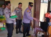 Luar Biasa, Jumat Berkah Polsek Siak Hulu Giat Bansos Di Desa Buluh Nipis Berbagi Sembako Kepada 20 Warga Kurang Mampu