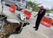 Ketua DPW JPKP Provinsi Riau Tinjau Langsung Badan Jalan Amblas Di Desa Kubang Jaya