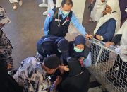 Aksi Sigap dan Peduli Kemanusian Tim Kesehatan Kloter IV BTH Pekanbaru-Riau bersama Askar Masjidil Haram membantu Jemaah Sakit di Masjidil Haram
