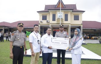 Kapolres Kampar Menyaksikan Penyerahan Santunan, PT. Asabri Dan Bank Mandiri Taspen Beri Perhatian Kepada Keluarga Alm. Ipda Apendra