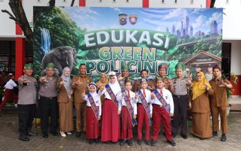 Polda Riau Tanamkan Green Policing ke Pelajar SDN 42 Pekanbaru, Edukasi Lingkungan Sejak Dini