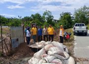 Polisi Cinta Petani..! Beri Bantuan Pupuk Untuk BUMDES Sendayan, Dukung Ketahanan Pangan Desa Kampar Utara