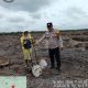 Bhabinkamtibmas Pangkalan Baru Polsek Siak Hulu Cek Lahan Jagung Pipil Kuartal-II, Dukung Ketahanan Pangan
