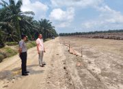 Dukung Ketahanan Pangan, Kapolsek Siak Hulu Cek Progres Kebun Jagung 10 Hektare di Pangkalan Baru