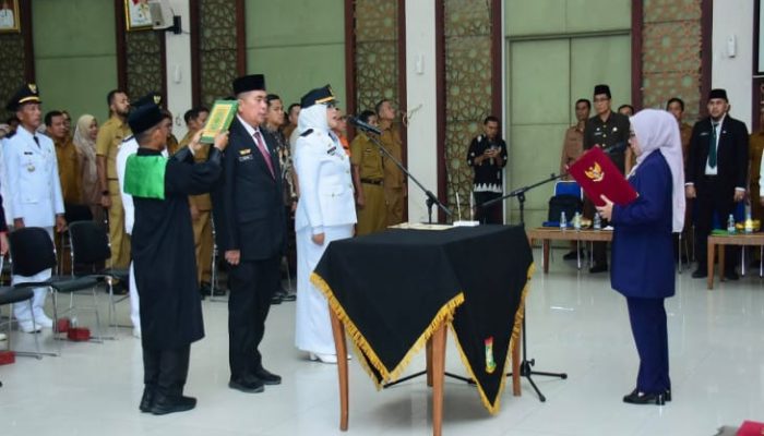 Lantik Dan Ambil Sumpah 35 Pejabat Pemkab Kampar  Wabup Kampar : Jalankan Amanah Dengan Integritas Tinggi