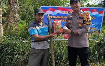 Bhabinkamtibmas Buatan Baru Polsek Kerinci Kanan Bersama Kelompok Tani Sinergi Penanaman Jagung Pipil Kuartal III 2026