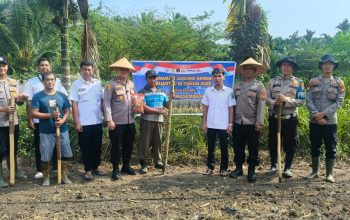 Polsek Kerinci Kanan Bersama Pemerintah Kampung Gabung Makmur Tanam Jagung Pipil Kuartal III 2026