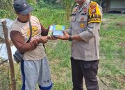 Polsek Kerinci Kanan : Bhabinkamtibmas Kampung Buatan Baru Dukung Kelompok Tani Kendalikan Hama dan Gulma Jagung