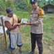 Polsek Kerinci Kanan : Bhabinkamtibmas Kampung Buatan Baru Dukung Kelompok Tani Kendalikan Hama dan Gulma Jagung