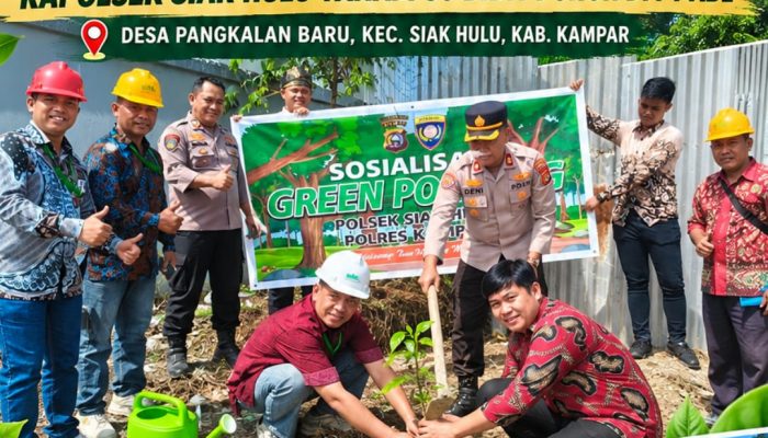 Dukung Green Policing, Kapolsek Siak Hulu Tanam 50 Bibit Pohon di PT ABL Desa Baru Kec. Siak Hulu